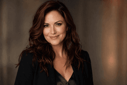 Portrait of Maris Beckett, Contemporary Romance author